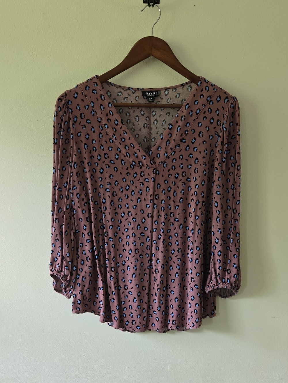 a.n.a Leopard Print V-Neck Blouse Mauve & Blue Medium